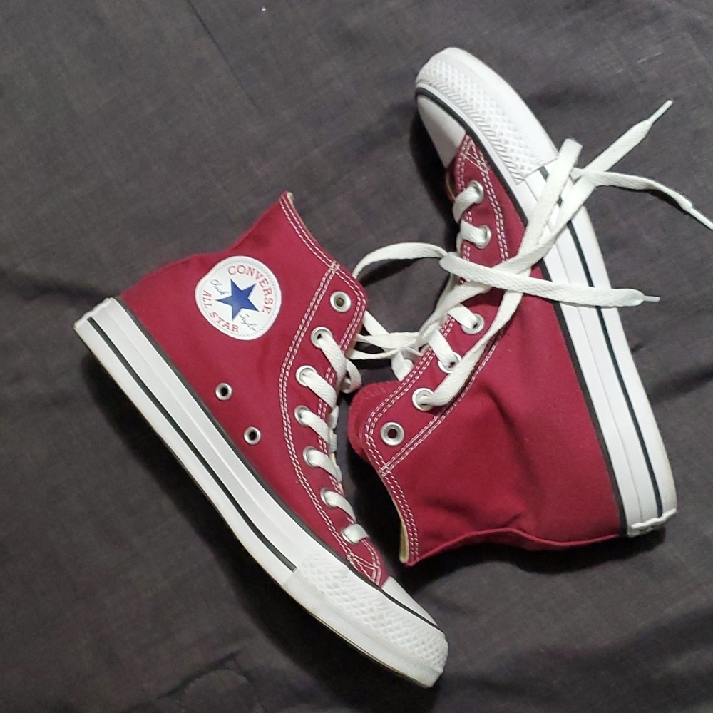 Burgundy converse